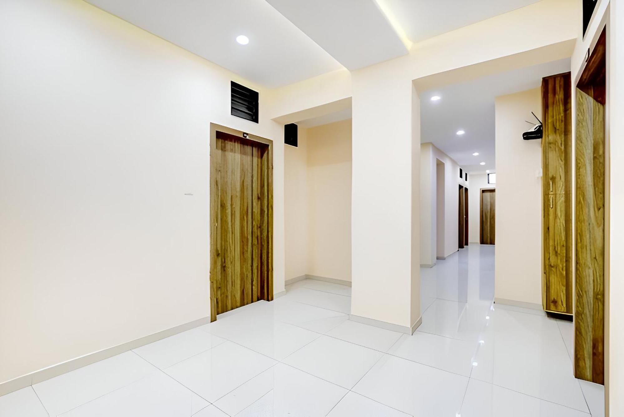 Hotel Blue Leaf Rajkot Exterior photo