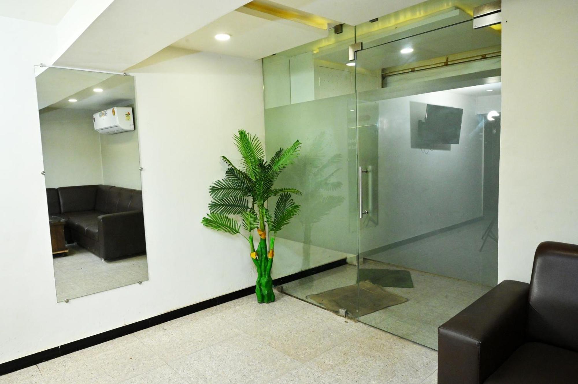 Hotel Blue Leaf Rajkot Exterior photo