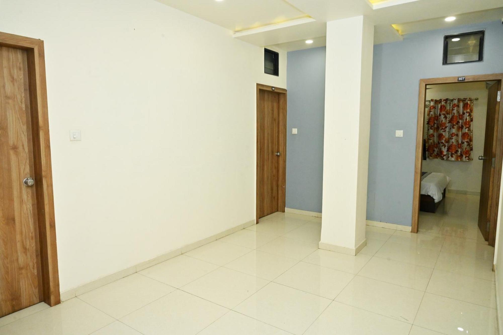 Hotel Blue Leaf Rajkot Exterior photo