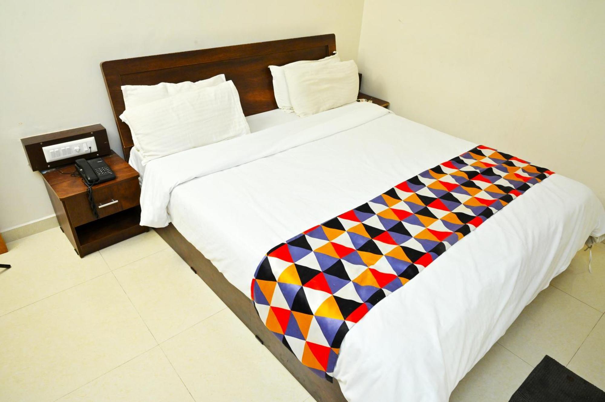 Hotel Blue Leaf Rajkot Exterior photo