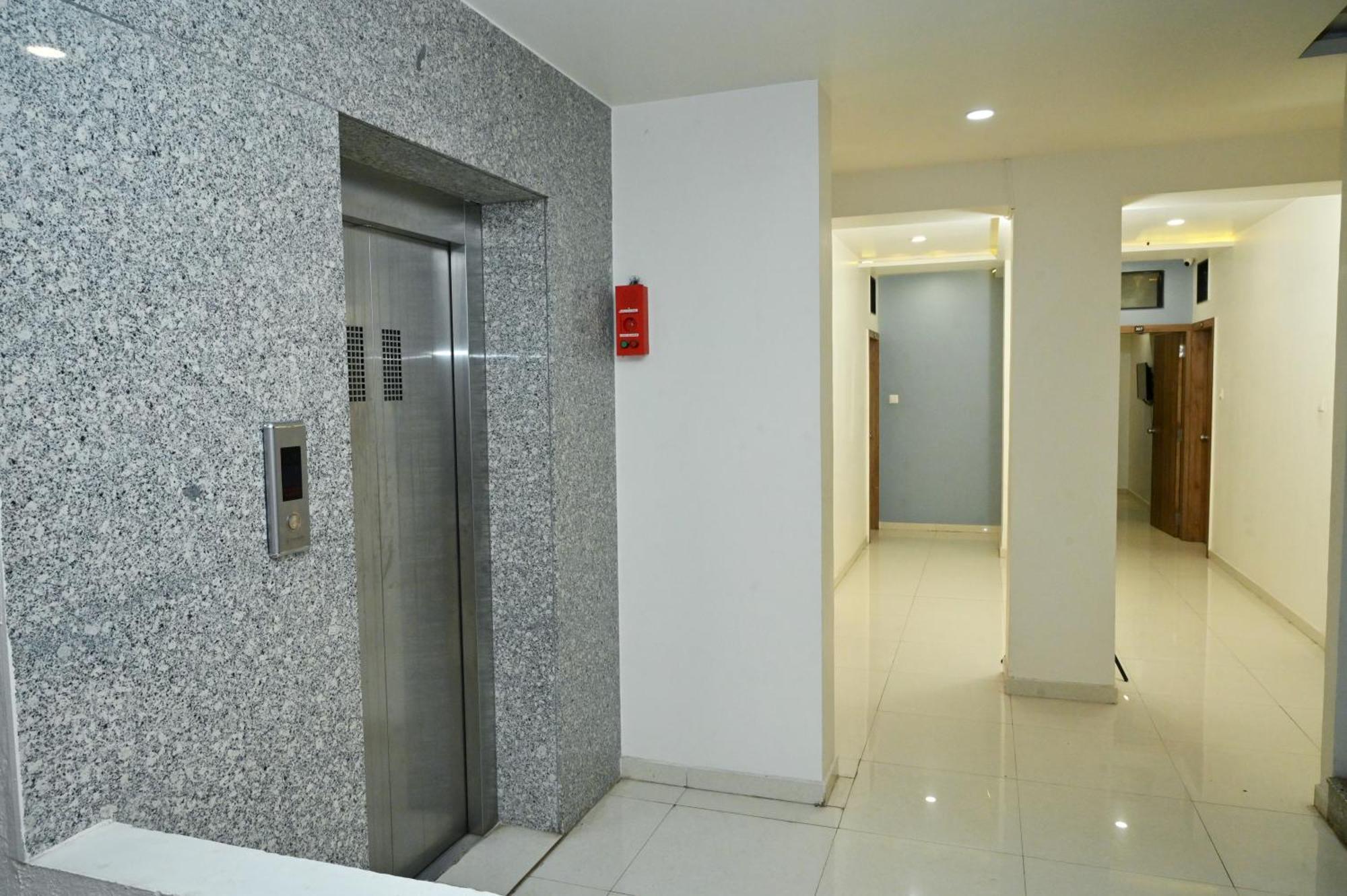 Hotel Blue Leaf Rajkot Exterior photo