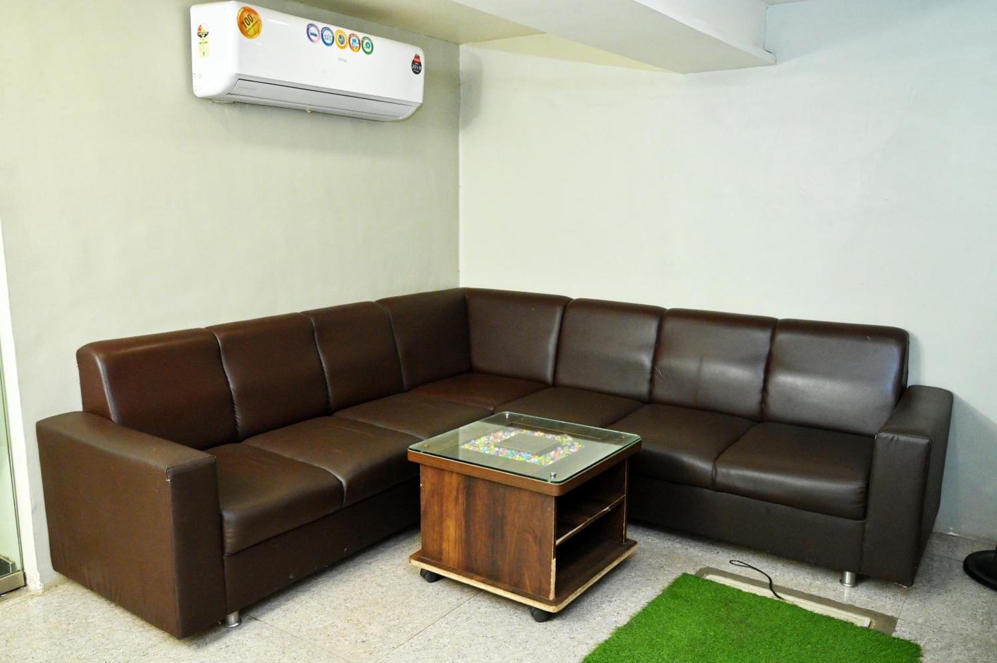 Hotel Blue Leaf Rajkot Exterior photo