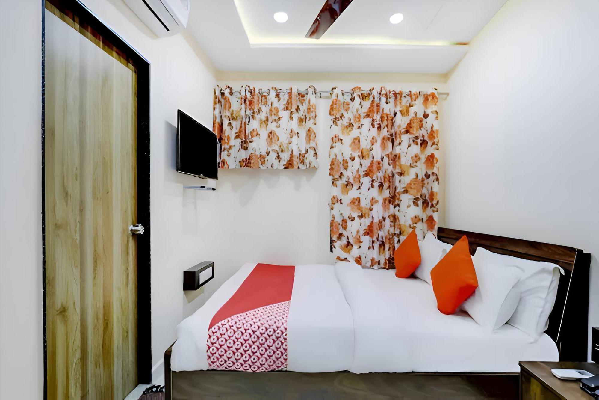Hotel Blue Leaf Rajkot Exterior photo