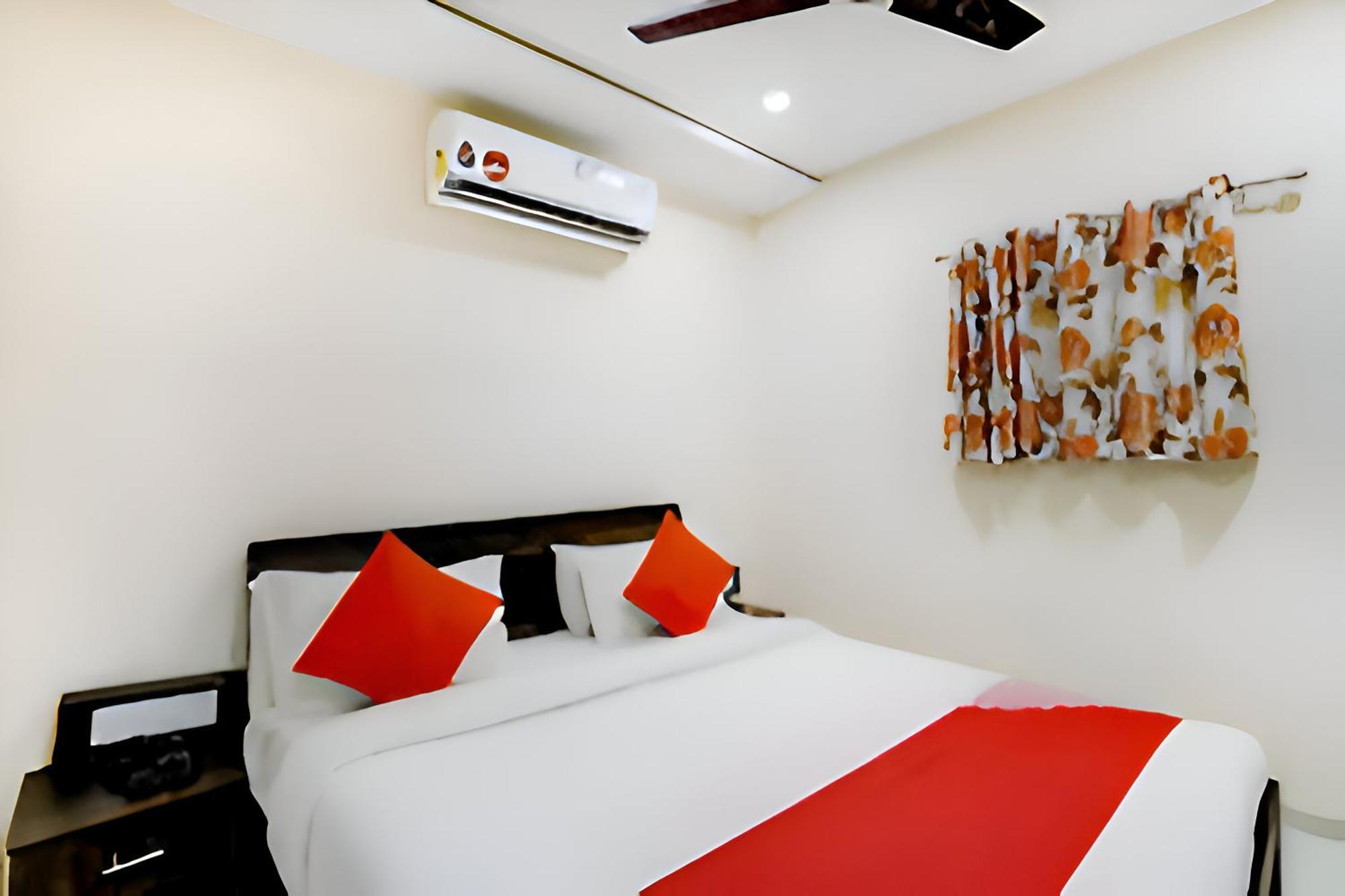 Hotel Blue Leaf Rajkot Exterior photo