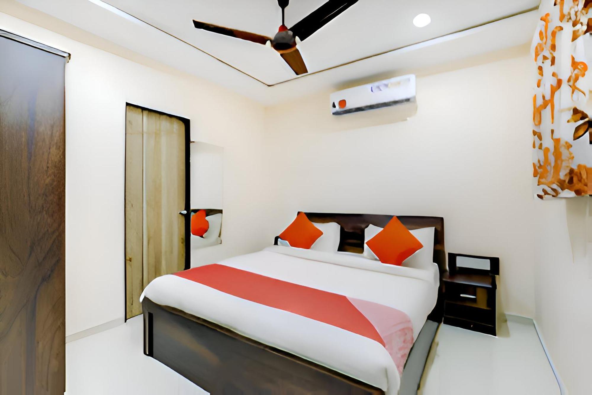 Hotel Blue Leaf Rajkot Exterior photo
