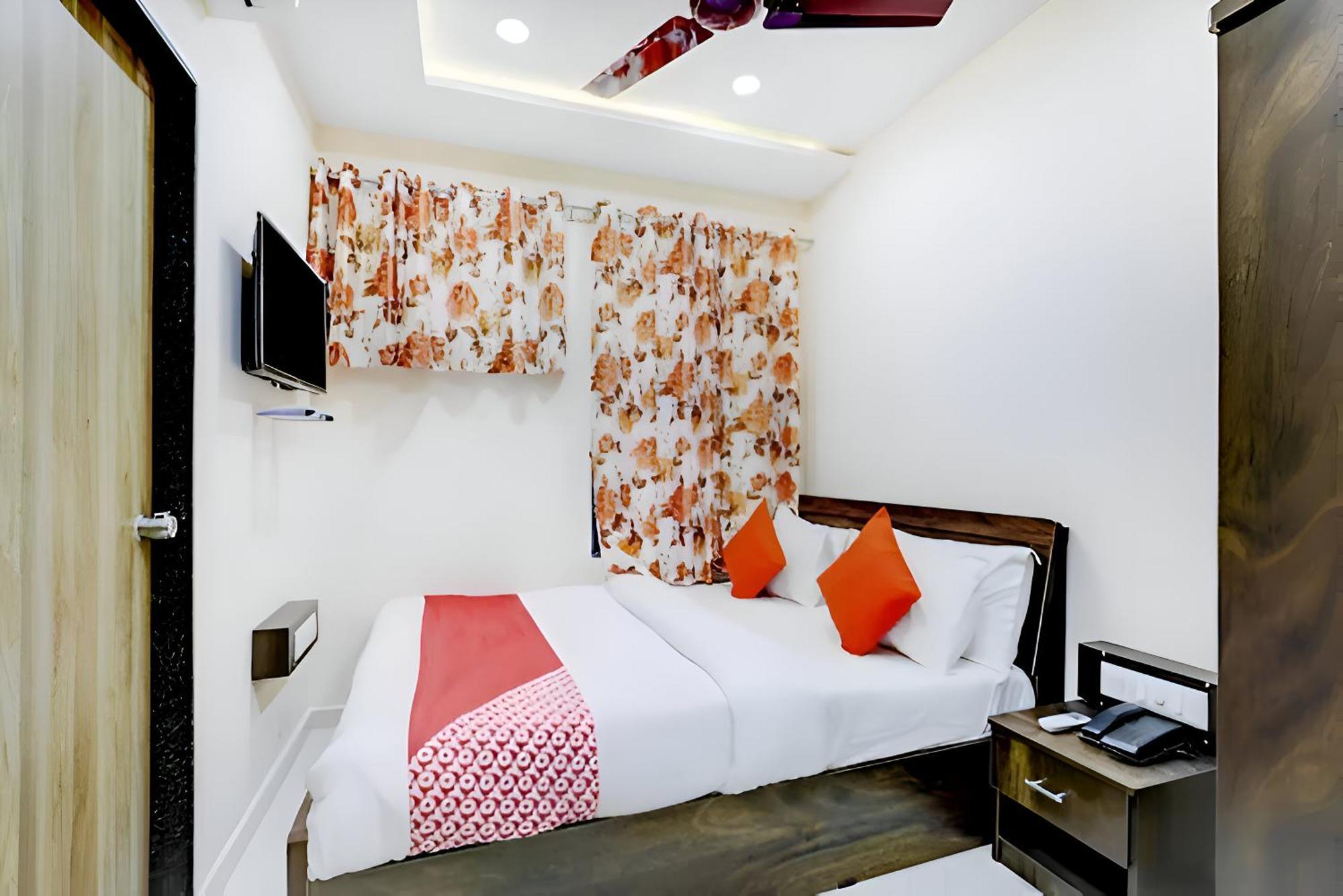 Hotel Blue Leaf Rajkot Exterior photo