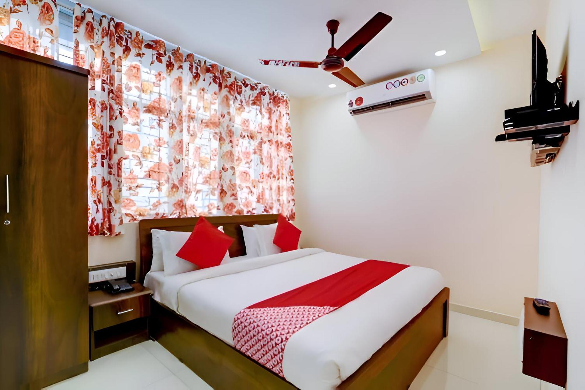 Hotel Blue Leaf Rajkot Exterior photo