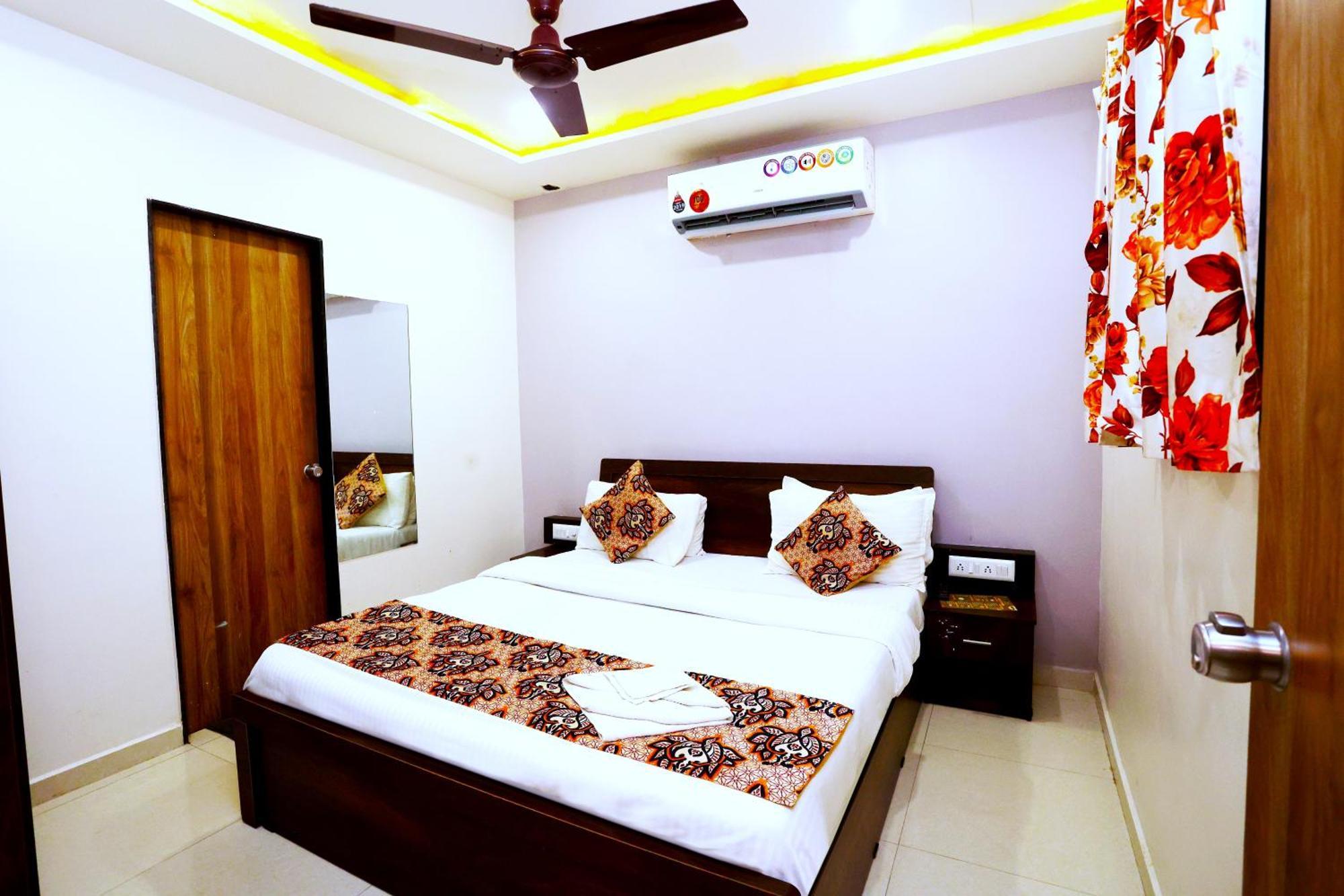 Hotel Blue Leaf Rajkot Exterior photo
