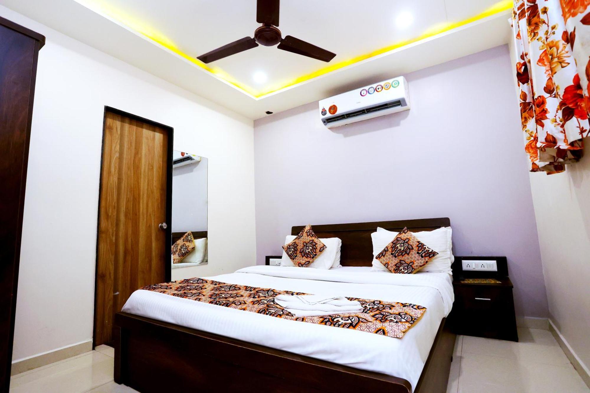 Hotel Blue Leaf Rajkot Exterior photo