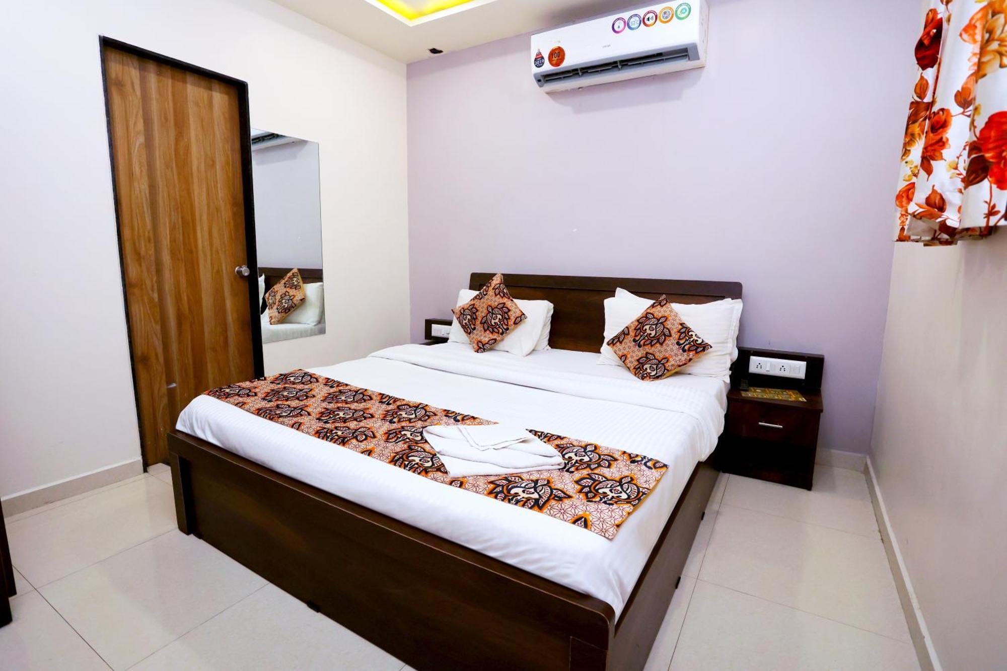 Hotel Blue Leaf Rajkot Exterior photo